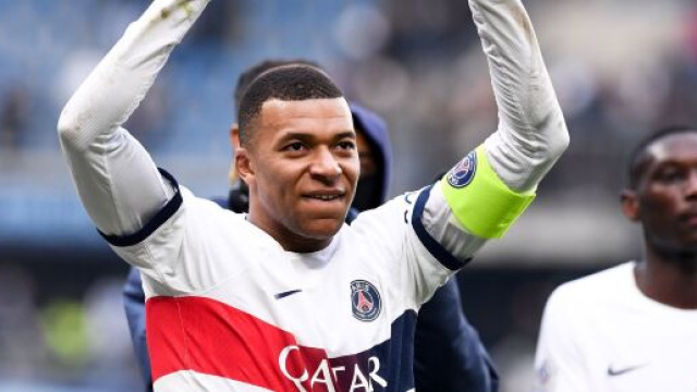 Le mercato hivernale approche, et le Real Madrid aurait une offre pr&ecirc;te sur la table pour Mbapp&eacute; selon AS. (Twitter @ActuFoot_)
