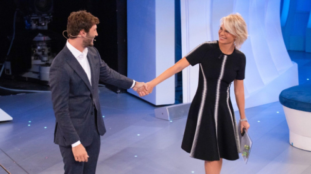 Palinsesto gennaio Canale 5: Terra amara resta in prime time, C'&egrave; posta per te torna il 13.