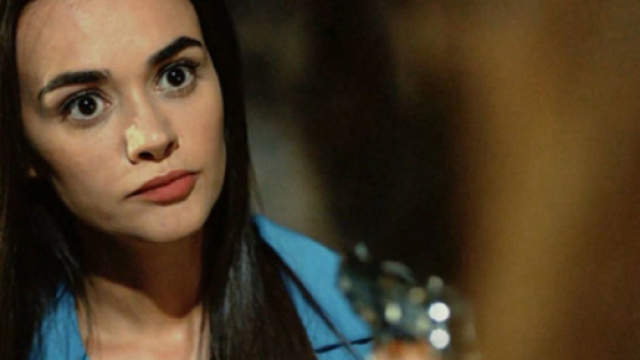 Terra amara, episodi turchi: Kahraman uccisa da Altun dopo aver rapito Adnan.