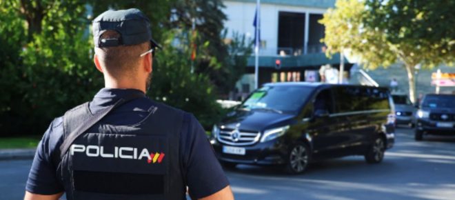 Detenido en Madrid por intentar matar a su vecina que le reclamaba diez euros de una deuda