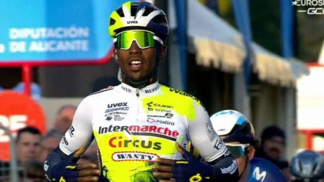 Ciclismo, la vittoria di Biniam Girmay alla Volta Valenciana