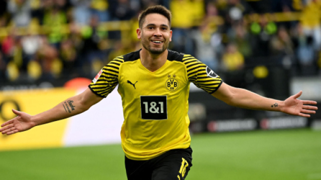 In foto Raphael Guerreiro, giocatore del Borussia Dortmund.