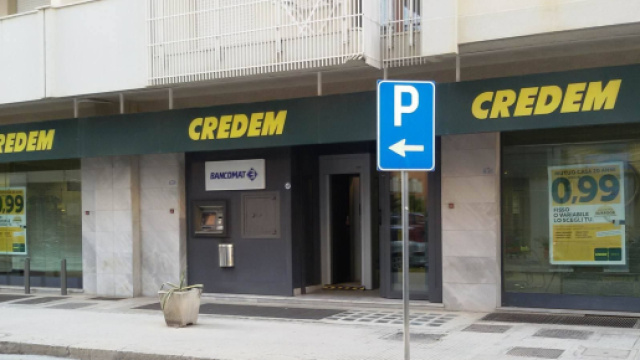 Credem ricerca diplomati e laureati senza esperienza come sportellisti.