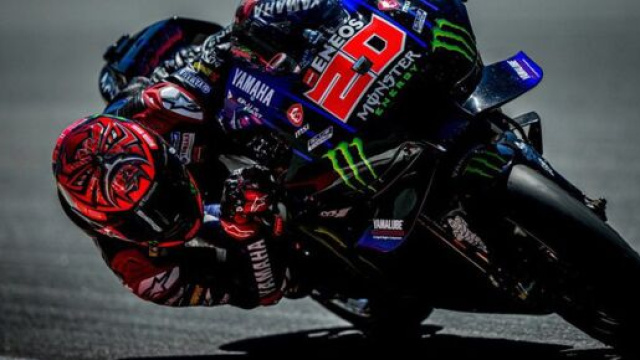 Le pilote Yamaha teste sa moto avant le d&eacute;but de la saison 2023. screenshot twitter @fabioQ20