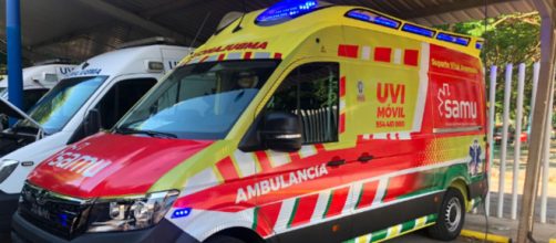 Una ambulancia traslad&oacute; a la joven hasta el centro de salud (Twitter/grupo_samu)