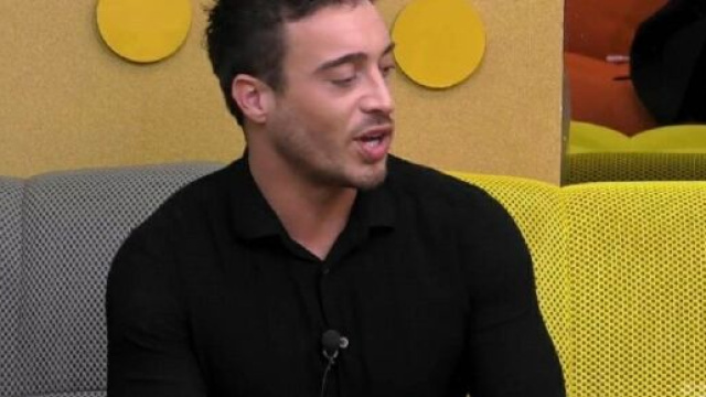 GFVip 7, Antonino spiega la sua strategia: 'Nomino Nikita, mezza casa manda Oriana'.
