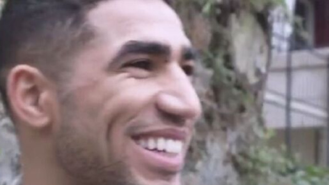 Achraf Hakimi tout sourire en &eacute;voquant Kylian Mbapp&eacute; (capture Prime Video)