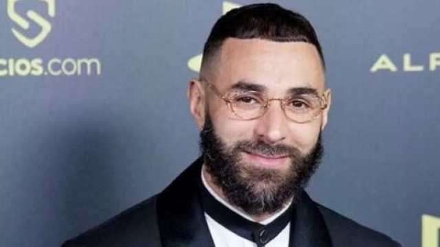 Karim Benzema pour le gala du Ballon d'Or (capture Twitter @foot11com)