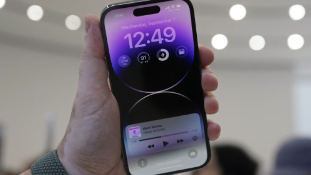 Per comprare un iPhone 14 spende 35mila euro, poi si accorge che &egrave; una truffa.