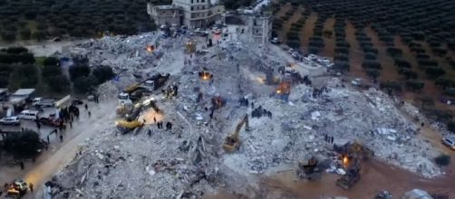 Rastro de destrui&ccedil;&atilde;o na Turquia ap&oacute;s os terremotos do &uacute;ltimo dia 6 de fevereiro (Reprodu&ccedil;&atilde;o/YouTube/Poder 360)