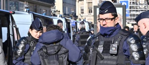 Las autoridades francesas evacuaron el liceo cat&oacute;lico (Twitter/PoliceNationale)