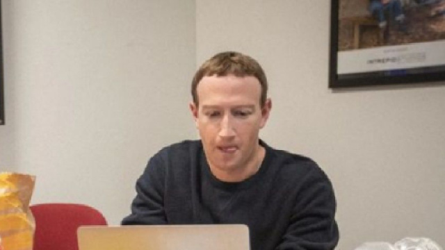 Mark Zuckerberg devant un ordinateur (Screenshoot Instagram @zuck)