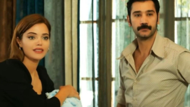 Terra amara, trame al 4 marzo:Demir interrompe un incontro tra sua moglie e Yilmaz.
