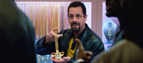 'Joias Brutas' &eacute; um dos filmes imperd&iacute;veis da carreira de Adam Sandler (Divulga&ccedil;&atilde;o/Netflix)