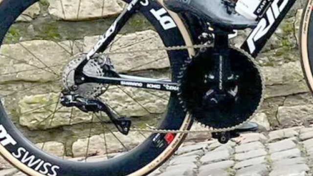 Ciclismo, Victor Campenaerts alla het Nieuwsblad con una bici innovativa