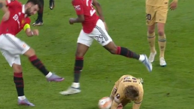 Le mauvais geste de Bruno Fernandes (capture Twitter Actu Foot)