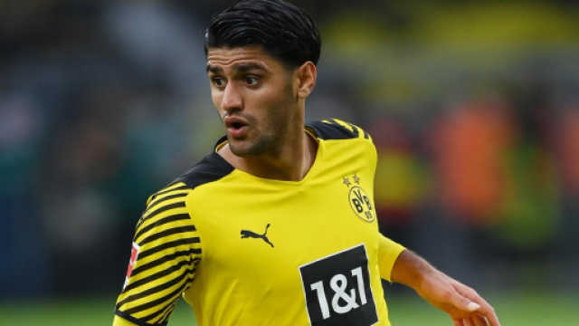 Inter, possibile colpo a zero: piace il centrocampista Dahoud del Borussia Dortmund