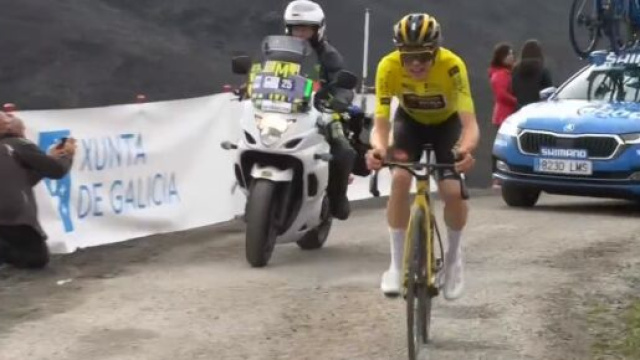 Jonas Vingegaard da solo in testa alla O Gran Cami&ntilde;o