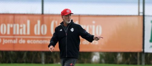 Mano treina a equipe no Parque Gigante (Ricardo Duarte/SC Internacional)