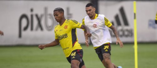 Matheus Fran&ccedil;a em treino do Flamengo (Divulga&ccedil;&atilde;o/CR Flamengo/Flickr)