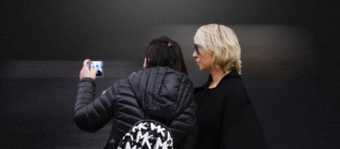 Maria De Filippi e il selfie con il mondo che non avrebbe voluto creare