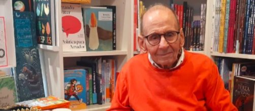 Hace unos meses el escritor recibi&oacute; la Medalla de Oro de Bellas Artes en Tenerife (Twitter, autorFrayPerico)