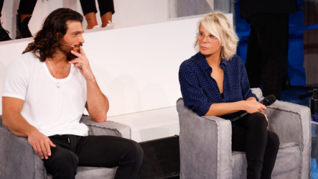 Cambio programmazione 27 febbraio: stop Terra amara e Amici 22, confermati GFVip e d'Urso.