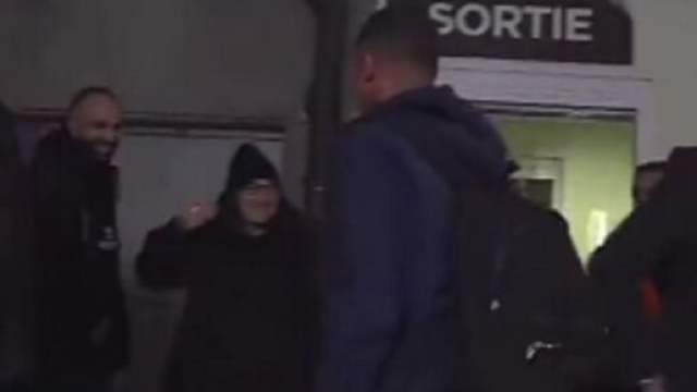 Kylian Mbapp&eacute; et sa maman avant le Classique (capture Prime Video)
