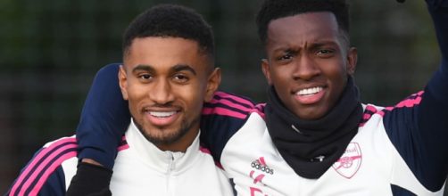 Arsenal defender&aacute; a vantagem na lideran&ccedil;a (Reprodu&ccedil;&atilde;o/Twitter/@Arsenal)