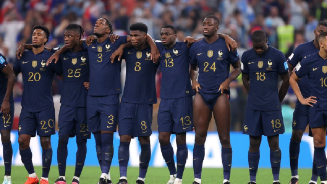 Le niveau des Bleus inqui&egrave;te certains joueurs selon Bertrand Latour. (screenshot Twitter - @Tineh__)