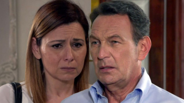 Un posto al sole, Silvana (Anna D'Agostino) e Roberto Ferri (Riccardo Polizzy Carbonelli).