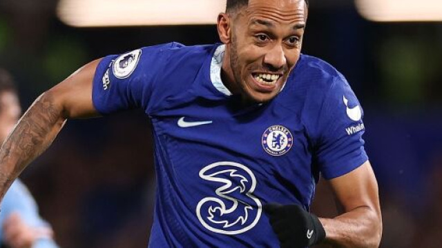 En mal de temps de jeu, le Gabonais pourrait d&eacute;cider de s'exiler outre-Atlantique. Twitter @JSRFootball