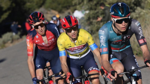 Giulio Ciccone con Vlasov e Geoghegan Hart sulla salita di La Frontera.