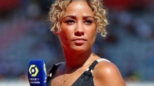 Virginie Sainsily au micro de Prime Video (capture Twitter officiel de Virginie Sainsily)