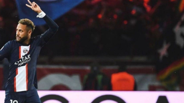 Neymar souffle le chaud et le froid depuis son arriv&eacute;e dans la capitale. (Twitter @arm2400_)