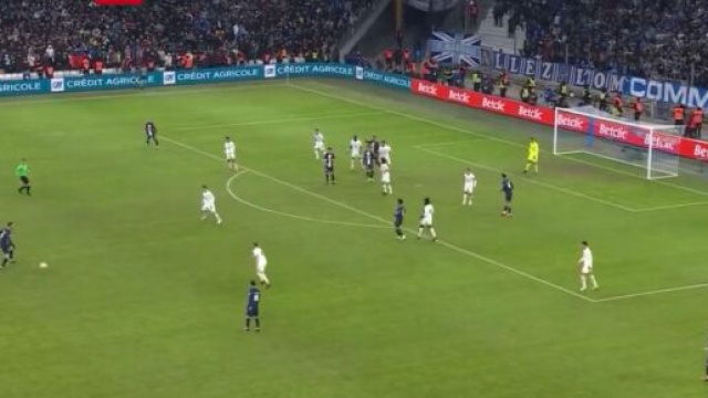 Les joueurs du PSG et Leo Messi peu concern&eacute;s en fin de rencontre face &agrave; l'OM. (screenshot Twitter - @HRivayrand)
