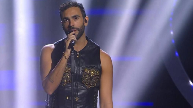 Marco Mengoni sul palco dell'Ariston, (&copy; Rai)