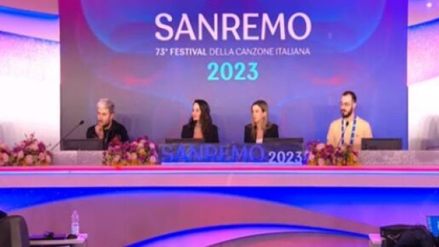 Paola e Chiara in conferenza stampa a Sanremo 2023.