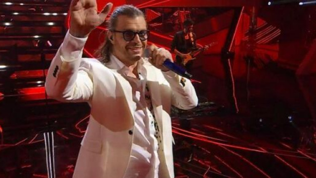 Sanremo 2023, Grignani ferma l'esibizione