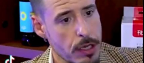 Influenciador ameaça atriz após postagem de vídeo ironizando sua postura