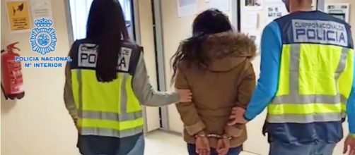 La mujer al ser detenida por los agentes (Polic&iacute;a Nacional)