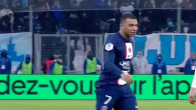 Mbapp&eacute; a provoqu&eacute; Balerdi lors d'OM-PSG au V&eacute;lodrome. (screenshot Twitter - @HRivayrand)