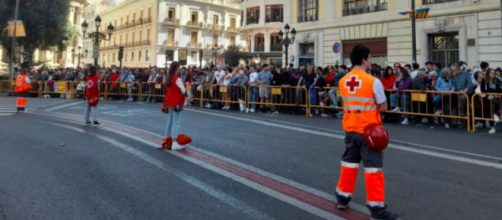 La Polic&iacute;a Local y la Cruz acordonaron el lugar de los hechos (Twitter, CruzRojaVLC)
