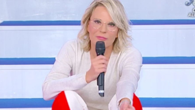 Uomini e Donne, registrazioni in pausa: si riparte sabato 18 e domenica 19 marzo.