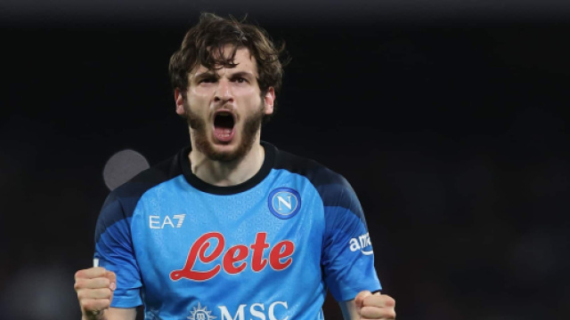 Napoli-Atalanta 2-0: una magia di Kvara e un gol di Rrahmani stendono i bergamaschi.