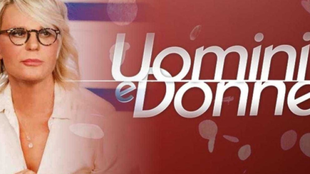 Uomini e Donne: Maria De Filippi potrebbe separare i troni Classico e Over da settembre.