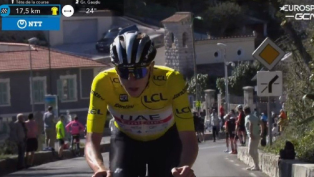 Ciclismo, Tadej Pogačar all'attacco sul Col d'&Egrave;ze.