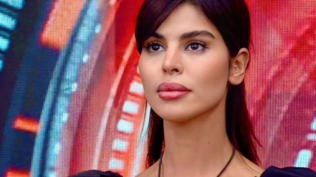 Dana Saber, ex GF Vip 7, attacca Tavassi: 'Giocatore e manipolatore'.