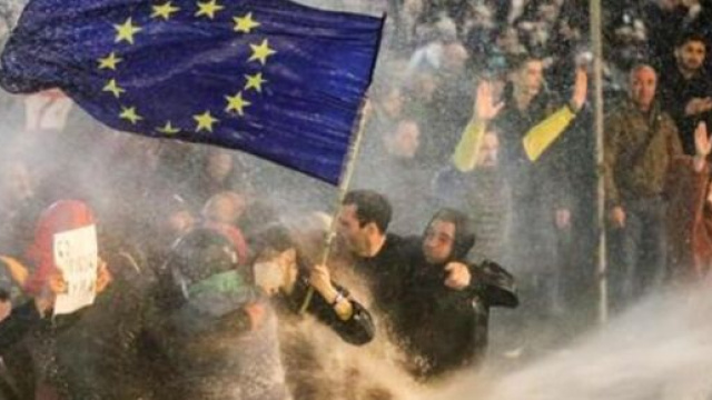 Le proteste pro-Europa in Georgia.