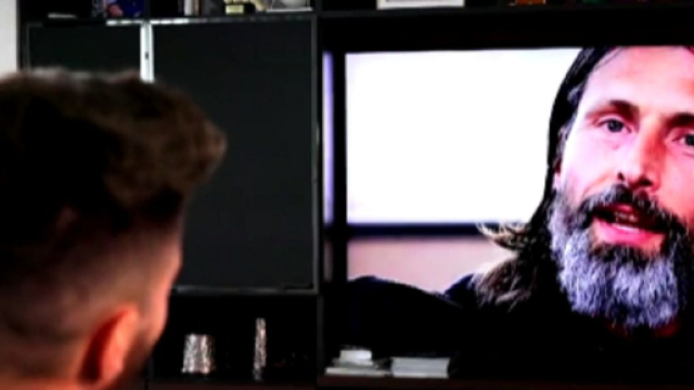 Olivier Giroud devant son fr&egrave;re Romain (capture T&eacute;l&eacute;foot)